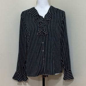 Karen Scott || Woman’s Ruffle button down shirt size PM